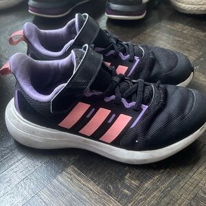 Very good condition Kids adidas size 2